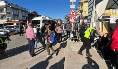 Fethiye’de midibüs ile minibüs çarpıştı: 13 yolcu yaralandı!