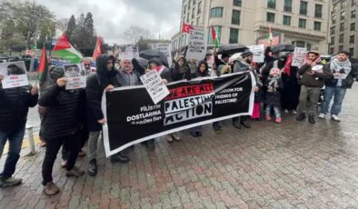 Filistin Davaları İnisiyatifi, İngiltere’deki Gazze tutuklamalarını başkonsolosluk önünde protesto etti