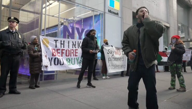 Filistin taraftarları New York’ta Kara Cuma’yı boykot protestosu düzenledi
