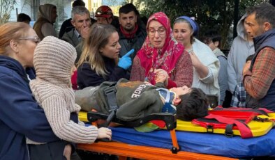 Foseptiğe düşen 6 yaşındaki Eyüp kurtarıldı, annesi çalışmaları gözyaşlarıyla izledi