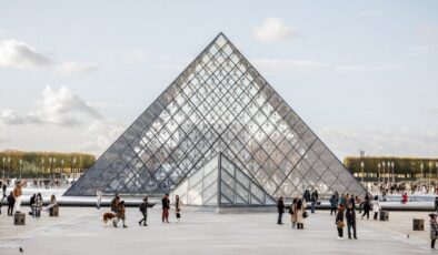 Fransa’da Louvre Müzesi soygununa ilişkin 4 şüpheli daha tutuklandı