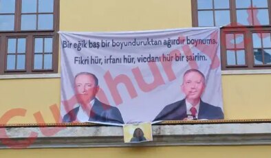 Galatasaray Lisesi Geleneksel Kış Pilav Günü’nde Fatih Altaylı ve Remzi Sanver’e destek pankartı!