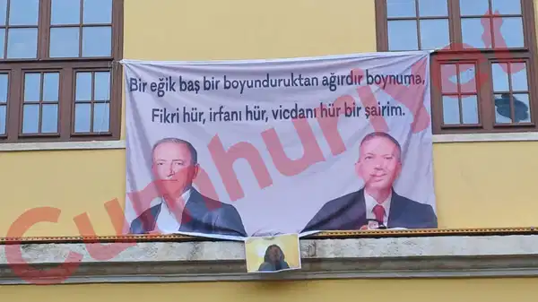 Galatasaray Lisesi Geleneksel Kış Pilav Günü’nde Fatih Altaylı ve Remzi Sanver’e destek pankartı!