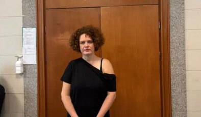 Gazeteci Elif Akgül, HDK davasında ikinci kez hakim karşısına çıktı: 10 yıla kadar hapsi istendi, yurtdışına çıkış yasağı kaldırılmadı