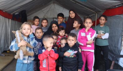 Gazze’de 5 oğlunu kaybeden kadın, 36 torununa bakıyor