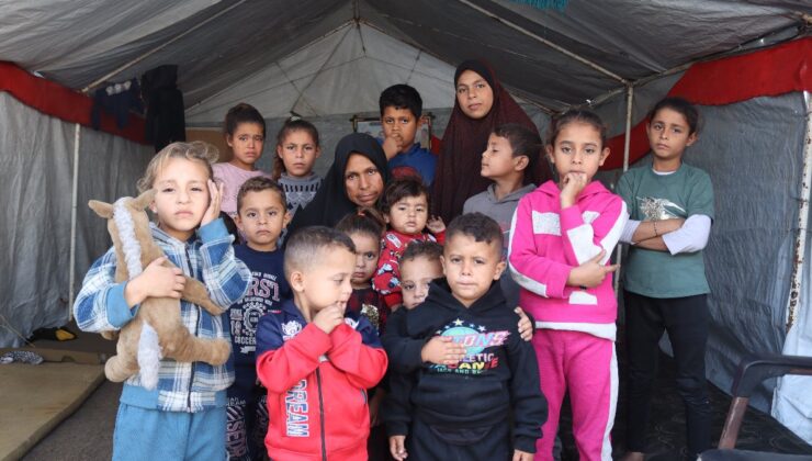 Gazze’de 5 oğlunu kaybeden kadın, 36 torununa bakıyor