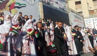 Gazze’de savaşın gölgesinde toplu nikah töreni: 54 çift dünya evine girdi