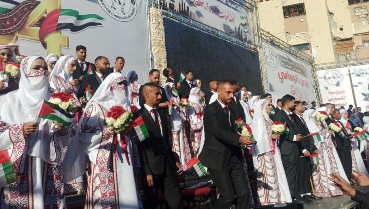 Gazze’de savaşın gölgesinde toplu nikah töreni: 54 çift dünya evine girdi