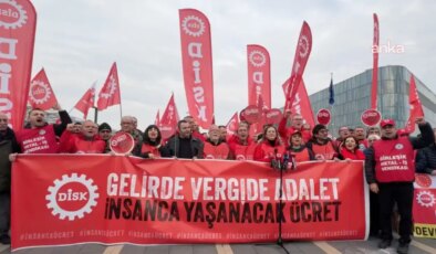 ‘Gelirde, vergide adalet, insanca yaşanılacak ücret’ yürüyüşü: DİSK üyeleri Bursa’ya ulaştı