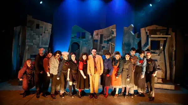 ‘Gergedanlar’ oyunu AKM’de seyircisiyle buluşacak