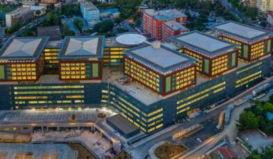 Göztepe Şehir Hastanesi’nde asansör krizi: Kanser hastası 45 dakika mahsur kaldı!