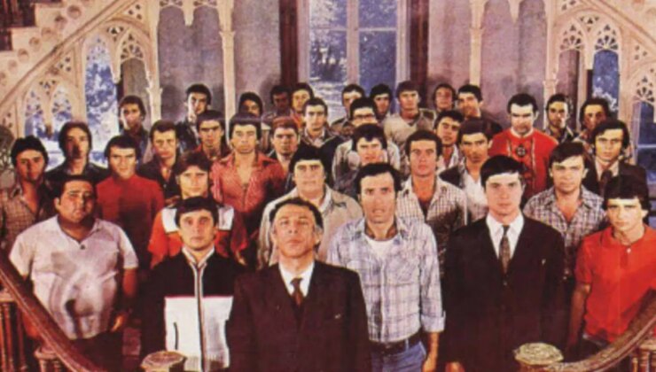 Hababam Sınıfı Uyanıyor filminin konusu ne? Hababam Sınıfı Uyanıyor filminin oyuncuları kim?