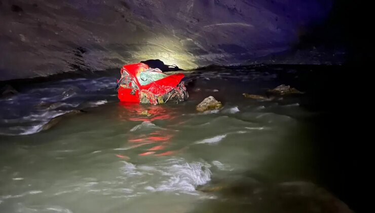 Hakkari’de yaklaşık 250 metreden Zap Suyu’na düşen otomobildeki kişi hayatını kaybetti