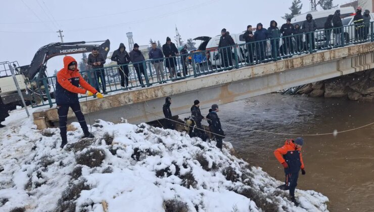 Harran’da otomobil sulama kanalına düştü: Baba ve 3 çocuğu aranıyor