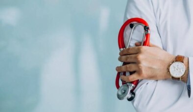 Hekim Birliği’nden defin ruhsatı tepkisi: ‘Hekimlerin yalnız, güvencesiz ve donanımsız şekilde sahaya sürülmesini kabul etmiyoruz’