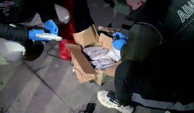 Hepsi bagajdan çıktı! Suç örgütlerine satılacak 53 ruhsatsız tabancaya el konuldu