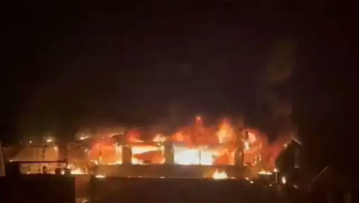 Hindistan’da gece kulubünde 25 kişinin öldüğü yangının çıkış anları