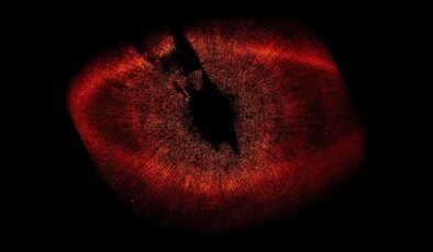 Hubble, iki kozmik çarpışmadan kalan tozlu kalıntıları tespit etti