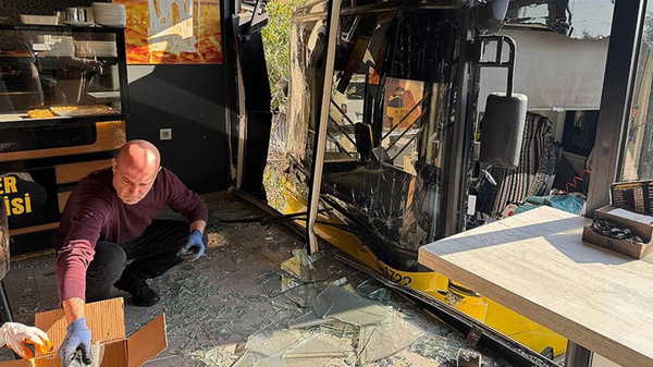 İETT, Üsküdar’daki özel halk otobüsü kazasıyla ilgili soruşturma başlattı