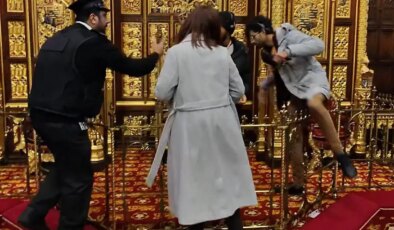 İngiltere Parlamentosu’nda protesto: ‘Lordlar Kamarası kaldırılsın’ çağrısı