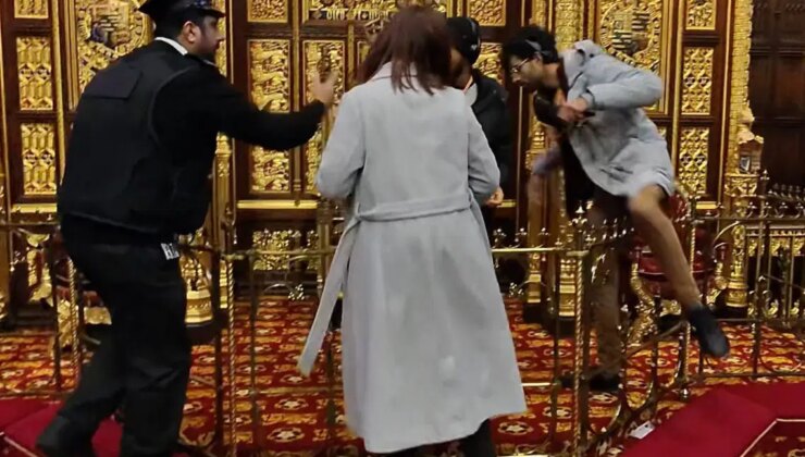 İngiltere Parlamentosu’nda protesto: ‘Lordlar Kamarası kaldırılsın’ çağrısı