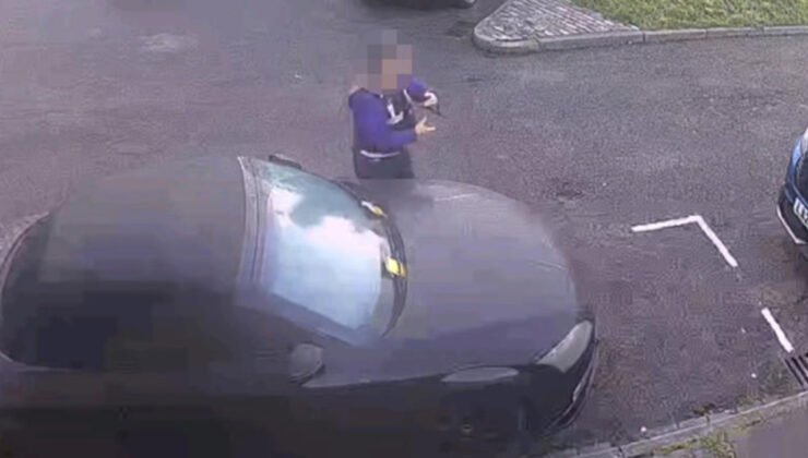 İngiltere’de park halindeki aracın etrafı çizildi, aynı sürücüye 4 ceza kesildi