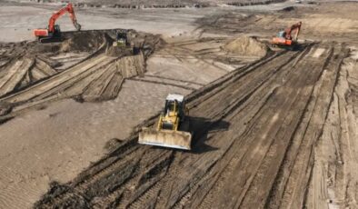 Irak kum fırtınalarına karşı alarmda: Çöle kil seriliyor