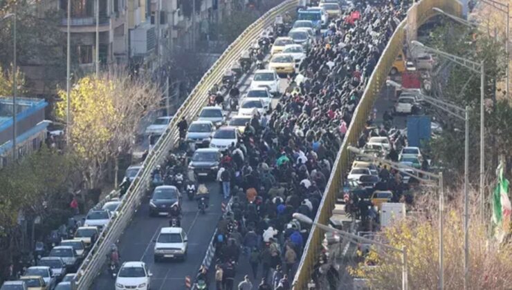 İran’da ekonomik kriz: Kur şoku sonrası halk sokağa indi