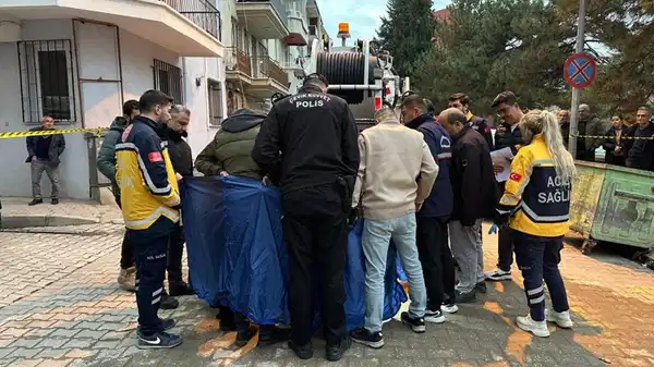 İşçiler tıkanıklığı açmak için gitti: Kanalizasyonda cenin buldular