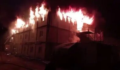 İşçilerin kaldığı konteyner alevlere teslim oldu