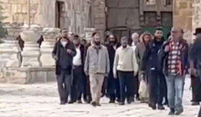 İşgalci İsrailliler, Mescid-i Aksa’ya ‘Hanuka’ baskını yaptı