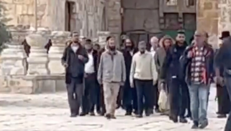 İşgalci İsrailliler, Mescid-i Aksa’ya ‘Hanuka’ baskını yaptı