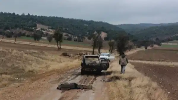Isparta’da vahşet! Yanan otomobilin yanında başsız erkek cesedi bulundu!