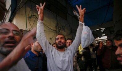 İsrail, Gazze’de 10 Filistinli esiri serbest bıraktı