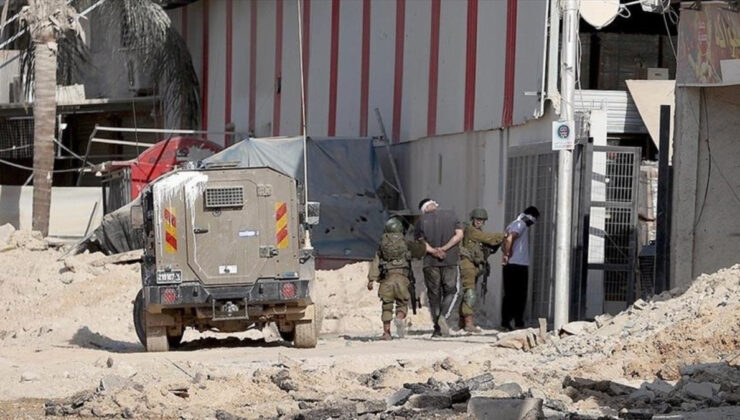 İsrail ordusu, Batı Şeria’da 2 Filistinliyi darbetti, 8 kişiyi gözaltına aldı