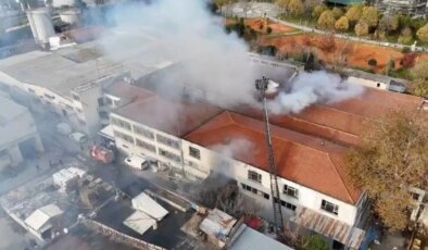 İstanbul Bakırköy’de korkutan fabrika yangını: Dumanlar kilometrelerce uzaktan görüldü!
