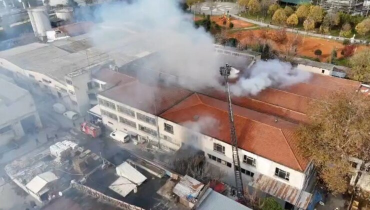 İstanbul Bakırköy’de korkutan fabrika yangını: Dumanlar kilometrelerce uzaktan görüldü!
