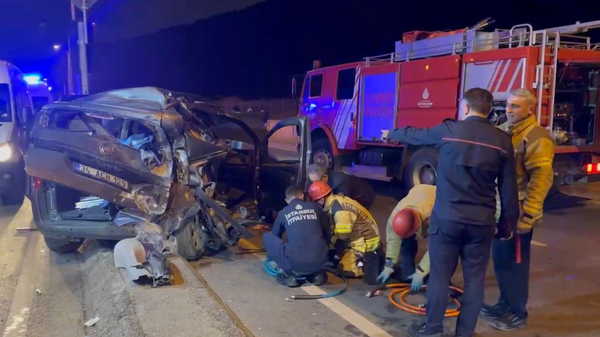 İstanbul, Maltepe’de 4 araçlık zincirleme kaza: Yaralılar var!