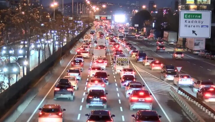 İstanbul’da Haftanın İlk İş Gününde Trafik Yoğunluğu