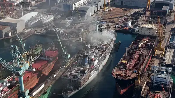 İstanbul’da tersanede gemi yangını! Müdahale ediliyor