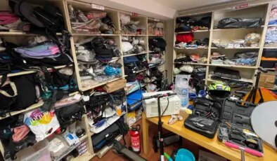 İstanbul’da toplu taşımada unutulan eşyalar sergilendi