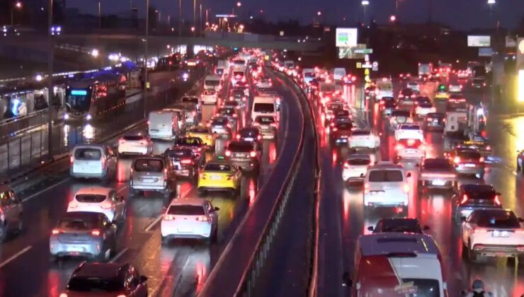 İstanbul’da trafik kilitlendi: Yoğunluk yüzde 76’ya ulaştı!