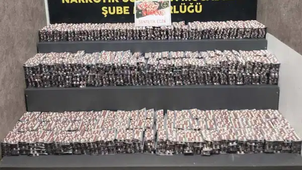 İzmir’de 55 bin 552 adet sentetik ecza hap ele geçirildi!