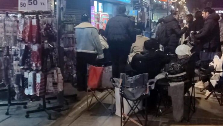 İzmir’de kamp sandalyeli, battaniyeli indirim nöbeti!