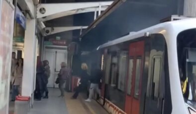 İzmir’de metro vagonu raydan çıktı