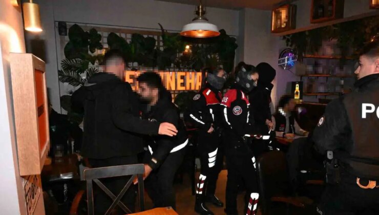 İzmit’te barlar sokağına abluka: 428 kişi sorgulandı