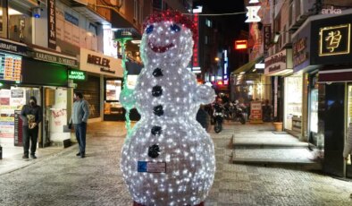 Kadıköy yeni yıla hazır: Sokaklarda renkli görüntüler