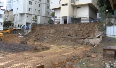 Kadıköy’de 5 katlı binanın istinat duvarı çöktü!