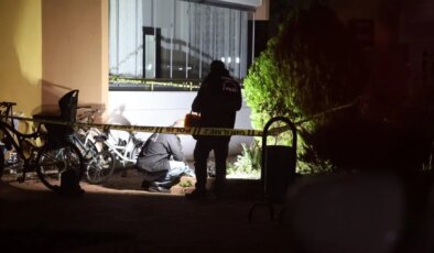 Kadını 22 bıçak darbesiyle katletti: ‘Kolumda Ebru yazıyor’ diye kendini savundu