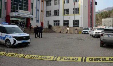 Kahramanmaraş’ta okulda gizemli ‘koku’ paniği: Okul tahliye edildi, çok sayıda öğrenci hastaneye kaldırıldı!